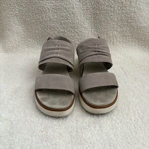 Baretraps Taupe/Gray Sandals